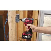 Винтоверт Milwaukee M18 BID-402C 4933443580 (с 2-мя АКБ, кейс)