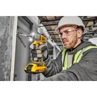 Винтоверт DeWalt DCF840D2T (с 2-мя АКБ, кейс)