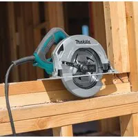 Дисковая (циркулярная) пила Makita HS7600