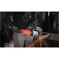 Угловая шлифмашина Milwaukee AGVK24-230EK 4933451413