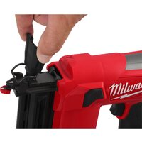 Гвоздезабиватель Milwaukee M12 FCN18GS-0X 4933493355 (с 2-мя АКБ, кейс)