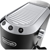 Рожковая кофеварка DeLonghi Dedica EC 685.BK