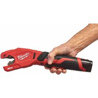 Труборез Milwaukee M12 PCSS-202C 4933479242 (с 2-мя АКБ, кейс)