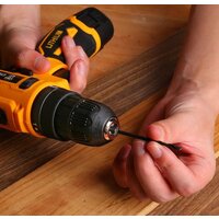 Дрель-шуруповерт Deko Banger SET 93 063-4168 (с 2-мя АКБ, кейс, набор оснастки)