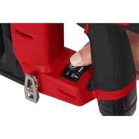 Гвоздезабиватель Milwaukee M12 FCN18GS-0X 4933493355 (с 2-мя АКБ, кейс)
