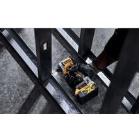 Винтоверт DeWalt DCF850P2T (с 2-мя АКБ 5 Ач, кейс)