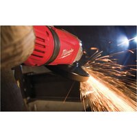 Угловая шлифмашина Milwaukee AGVK24-230EK 4933451413