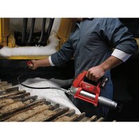 Пистолет смазочный  Milwaukee M12 GG-401B 4933441675 (с 1-им АКБ, сумка)