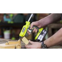 Термоклеевой пистолет Ryobi R18GLU-0