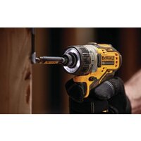 Винтоверт DeWalt DCF601D2-QW (с 2-мя АКБ, кейс)