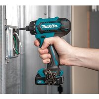 Винтоверт Makita DF033DWAE (с 2-мя АКБ, кейс)