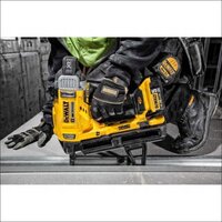 Гвоздезабиватель DeWalt DCN890P2 (с 2-мя АКБ, кейс)