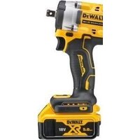Гайковерт DeWalt DCF921P2T-QW (с 2-мя АКБ, кейс)