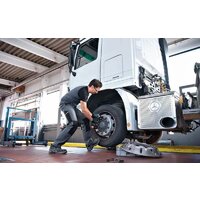 Гайковерт Bosch GDS 18V-1050 H Professional 06019J8502 (с 2-мя АКБ 8 Ah, кейс)